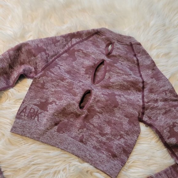 GYMSHARK Camo Long Sleeve Crop in Berry sz Small - Like New - Picture 4 of 6